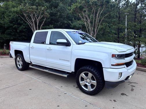 Summit White 2018 Chevrolet Silverado 1500 LT