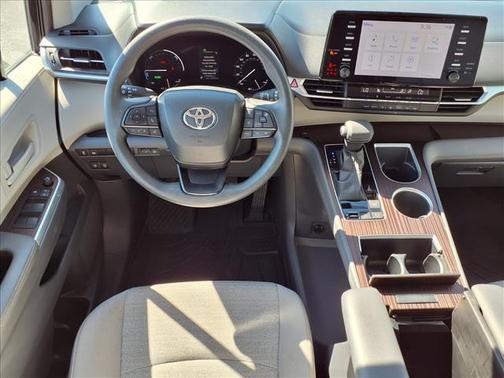 Midnight Black Metallic 2023 Toyota Sienna LE