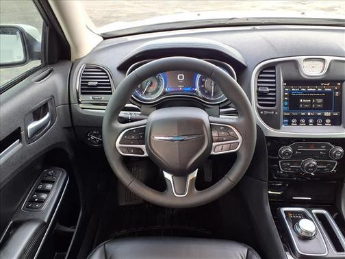 2023 Chrysler 300 Touring