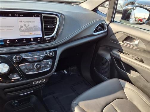 2025 Chrysler Pacifica L