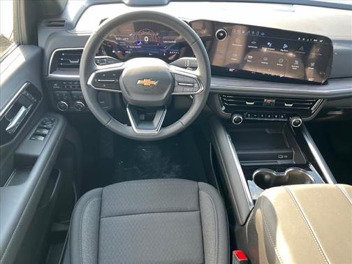 2025 Chevrolet Suburban LS