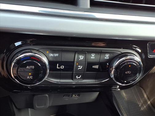 Mosaic Black Metallic 2026 Chevrolet Trax LT