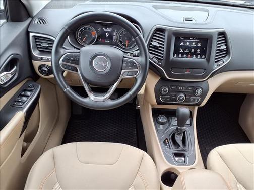 Light Brownstone Pearlcoat 2019 Jeep Cherokee Latitude