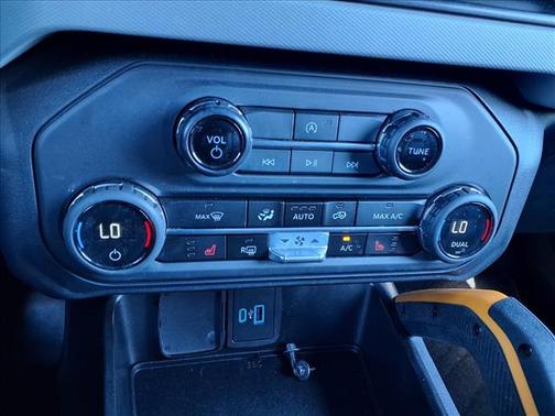 Eruption Green Metallic 2023 Ford Bronco Badlands