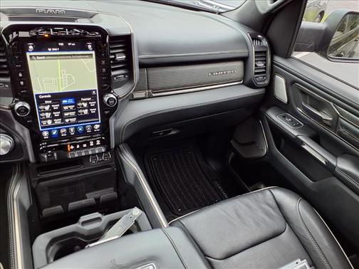 Diamond Black Crystal Pearlcoat 2020 RAM 1500 Limited