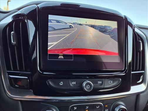 Radiant Red Tintcoat 2023 Chevrolet Traverse LT Cloth