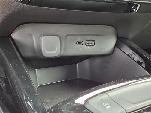 Mosaic Black Metallic 2026 Chevrolet Trax LT