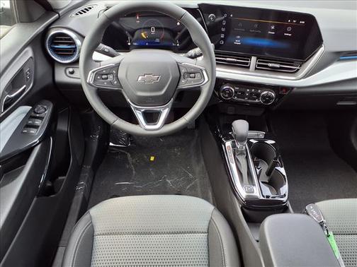 Mosaic Black Metallic 2026 Chevrolet Trax LT