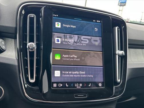 2025 Volvo XC40 B5 Plus Bright Theme