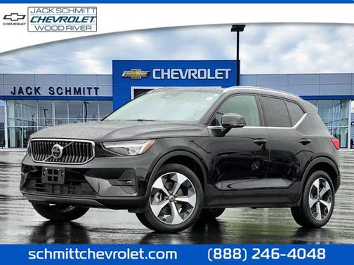 2025 Volvo XC40 B5 Plus Bright Theme