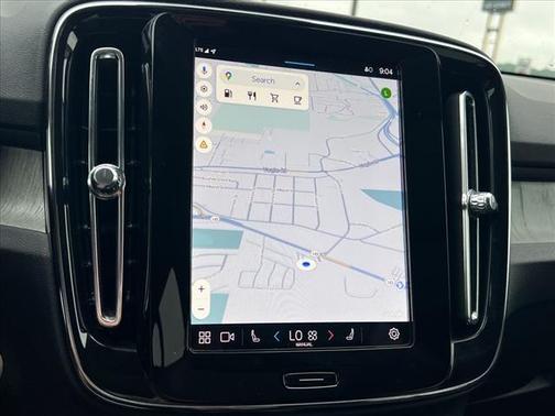 2025 Volvo XC40 B5 Plus Bright Theme
