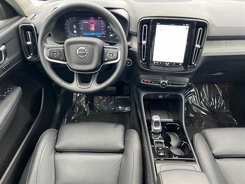 2025 Volvo XC40 B5 Plus Bright Theme
