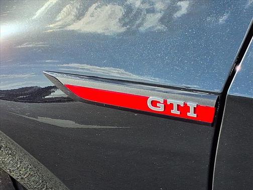 2024 Volkswagen Golf GTI 2.0T SE 4-Door
