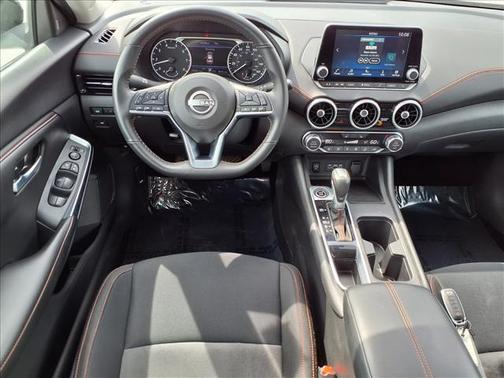 Aspen White Tricoat/Super Black 2024 Nissan Sentra SR