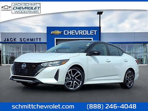 Aspen White Tricoat/Super Black 2024 Nissan Sentra SR