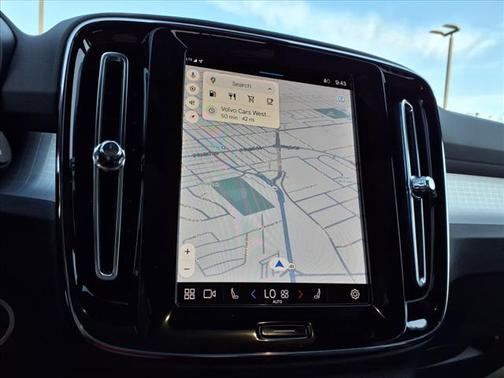 2025 Volvo XC40 B5 Core Bright Theme
