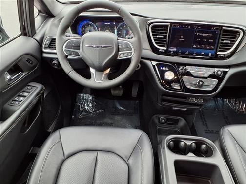 2025 Chrysler Pacifica L