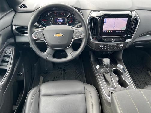 Radiant Red Tintcoat 2023 Chevrolet Traverse LT Leather