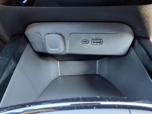 Summit White 2026 Chevrolet Trax 2RS