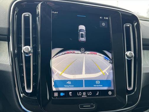 2024 Volvo XC40 B5 Plus Dark Theme