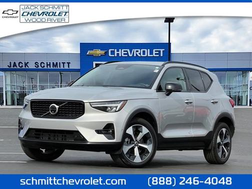 2024 Volvo XC40 B5 Plus Dark Theme