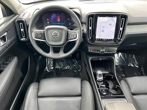 2024 Volvo XC40 B5 Plus Dark Theme
