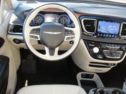 Velvet Red Pearlcoat 2017 Chrysler Pacifica Limited