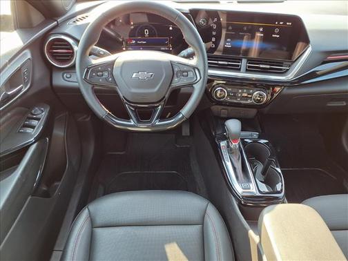 Mosaic Black Metallic 2025 Chevrolet Trax FWD 2RS