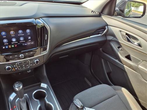 Mosaic Black Metallic 2020 Chevrolet Traverse LT Cloth