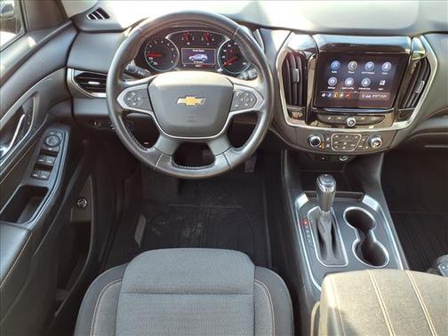 Mosaic Black Metallic 2020 Chevrolet Traverse LT Cloth