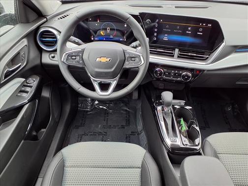 Mosaic Black Metallic 2026 Chevrolet Trax LT