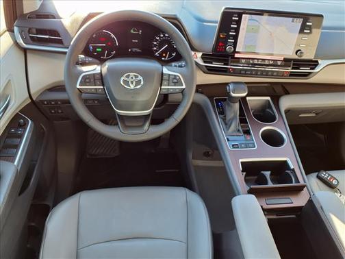 2024 Toyota Sienna XLE 8 Passenger