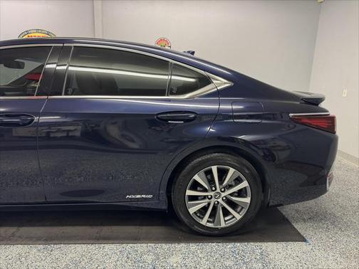 2019 Lexus ES 300h Ultra Luxury