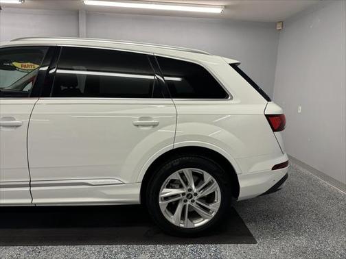 2023 Audi Q7 55 Premium Plus