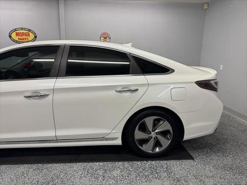2017 Hyundai SONATA Hybrid Limited