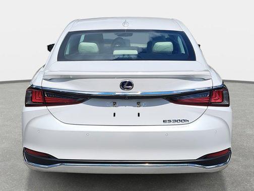 2022 Lexus ES 300h Base