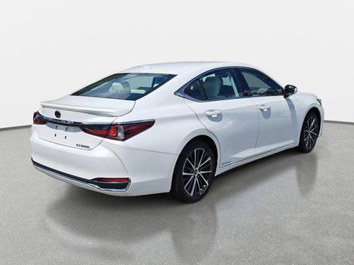 2022 Lexus ES 300h Base