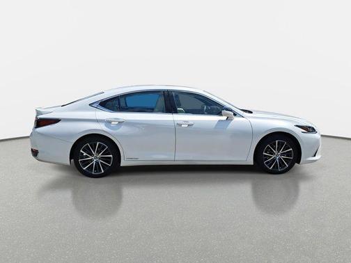 2022 Lexus ES 300h Base