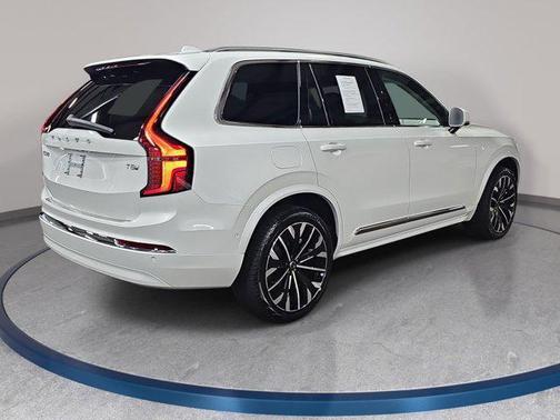 2025 Volvo XC90 Plug-In Hybrid T8 Ultra 7-Seater