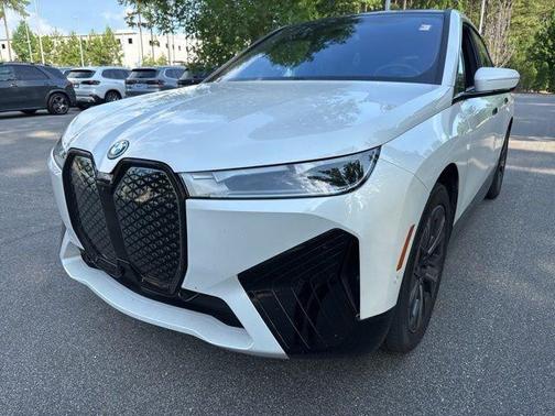 Mineral White Metallic 2024 BMW iX xDrive50