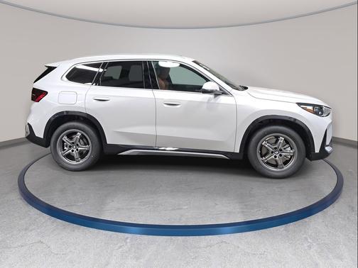Mineral White Metallic 2026 BMW X1 xDrive28i