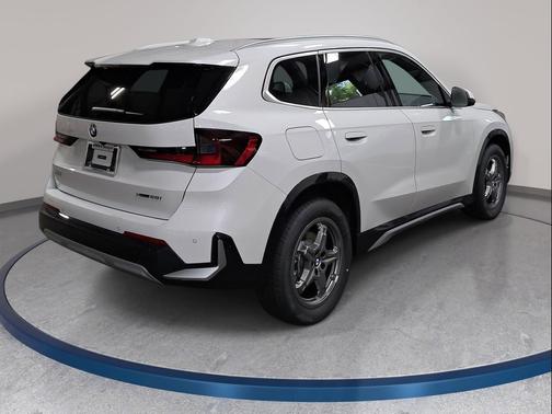 Mineral White Metallic 2026 BMW X1 xDrive28i