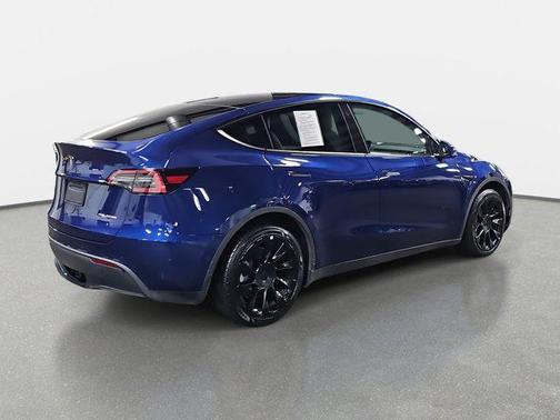 2022 Tesla Model Y Long Range Dual Motor All-Wheel Drive