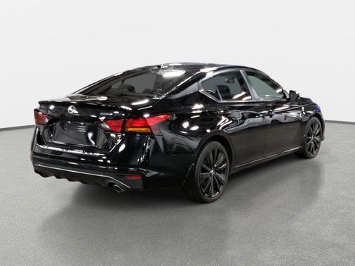 2022 Nissan Altima SR FWD
