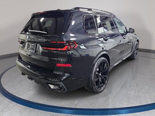 Black Sapphire Metallic 2026 BMW X7 xDrive40i