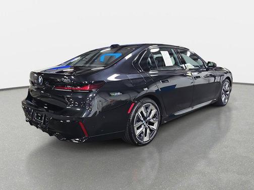 2025 BMW 740 i