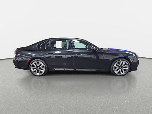 2025 BMW 740 i