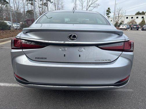 2025 Lexus ES 300h Base