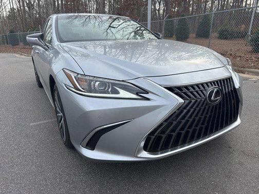 2025 Lexus ES 300h Base