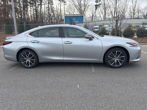 2025 Lexus ES 300h Base